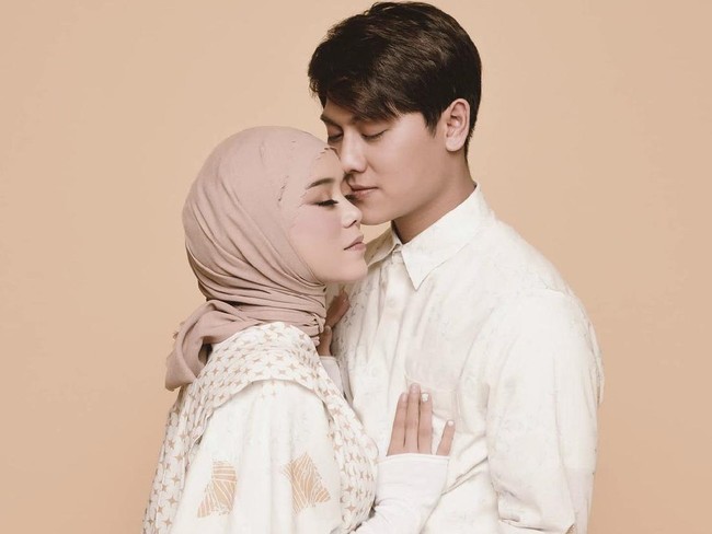 Ogah Pikirkan Isu Hamil Duluan, Rizky Billar Cium Mesra Lesti Kejora