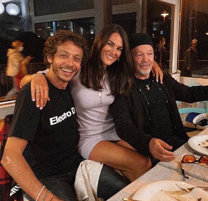 Pesona Cantik Francesca Novello, Pacar Valentino Rossi Saat Kulineran