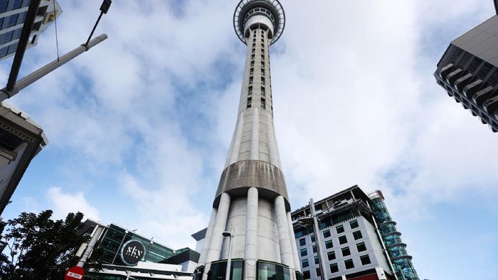 AUCKLAND, NEW ZEALAND - AUGUST 19: AUT is seen after being one of 70 locations of interest after a person who tested positive for the Delta variant attended there in Tuesday on August 19, 2021 in Auckland, New Zealand. Level 4 lockdown restrictions are in place across New Zealand as new COVID-19 cases continue to be recorded following the discovery of a new case in Auckland on Tuesday. All of New Zealand is subject to Alert Level 4 restrictions until Friday, while Auckland and the Coromandel Peninsula will remain in lockdown for seven days. Under COVID-19 Alert Level 4 measures, people are instructed to stay at home in their bubble other than for essential reasons, with travel severely limited. All non-essential businesses are closed, including bars, restaurants, cinemas and playgrounds. All indoor and outdoor events are banned, while schools have switched to online learning. Essential services remain open, including supermarkets and pharmacies. (Photo by Fiona Goodall/Getty Images)