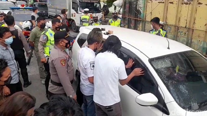 Geger mobil tanpa pelat nomor di Brebes dihadang polisi, ternyata..