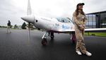 Lihat Lagi Aksi Zara Rutherford, Pilot 19 Tahun yang Keliling Dunia