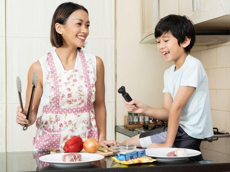 Intip Hobi Masak Melanie Putria yang Baru Saja Dilamar di Helikopter