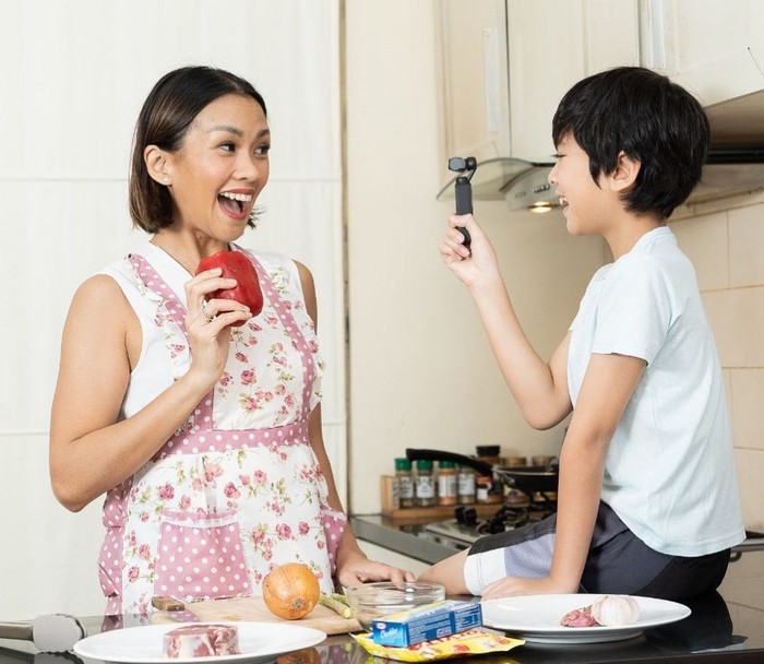 Intip Hobi Masak Melanie Putria yang Baru Saja Dilamar di Helikopter Intip Hobi Masak Melanie Putria yang Baru Saja Dilamar di Helikopter