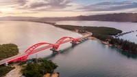  Jembatan Youtefa di Papua. Shutterstock