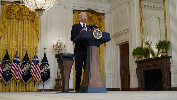 President Joe Biden speaks from the East Room of the White House in Washington, Wednesday, Aug 18, 2021, on the COVID-19 response and vaccination program. U.S. health officials Wednesday announced plans to offer COVID-19 booster shots to all Americans to shore up their protection amid the surging delta variant and signs that the vaccines effectiveness is falling. (AP Photo/Susan Walsh)