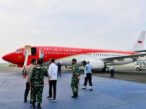 Penerbangan Perdana Jokowi Pakai Pesawat Merah Putih