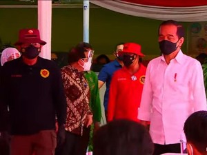 Datang ke Madiun, Jokowi Cek Vaksinasi Pelajar