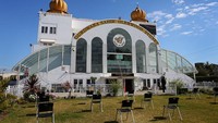 Gurdwara Sahib di Glenwood adalah pusat kegiatan keagamaan dan komunitas sepanjang tahun. Anggota komunitas Sikh mengunjungi Gurdwara Sahib untuk berdoa, bermeditasi dan mendengarkan ajaran dan himne dari Guru Granth Sahib.