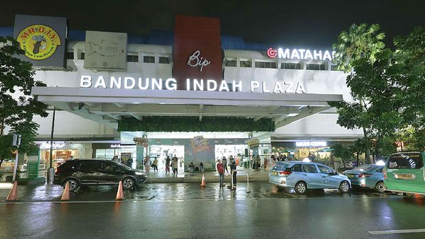 Mal terbesar dan tertua di Indonesia Mal terbesar dan tertua di Indonesia