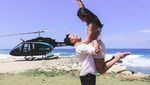 Momen Romantis Melanie Putria Dilamar Kekasih di Helikopter