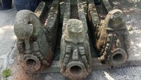 Tiga arca yang diduga berasal dari abad 8-9 M ini dievakuasi ke Balai Desa Taji, Klaten, Kamis (19/8/2021).