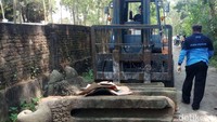 Tiga jaladwara itu ditemukan masih dalam kondisi utuh.