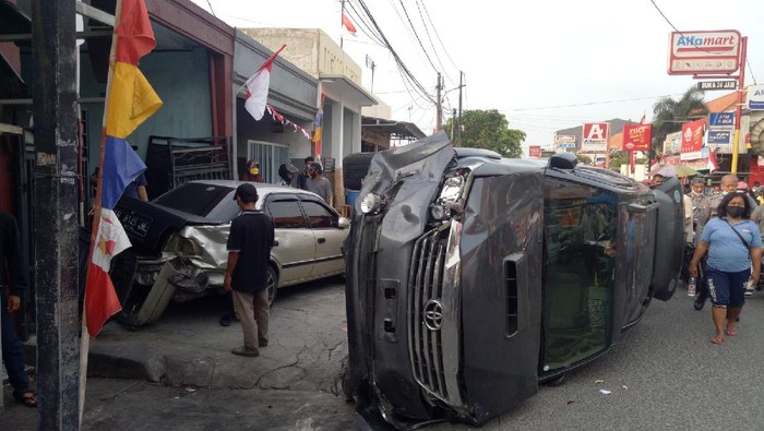 Mobil Fortuner tabrak mobil dan motor hingga warga di Jl Gorontalo, Tanjung Priok, Jakut (Dok.Satlantas Jakut)