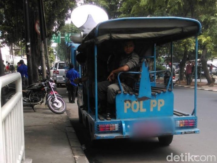 mobil satpol PP