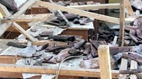 Pantauan detikcom, sejumlah atap yang terbuat dari baja ringan ambruk ke lantai. Genting juga berceceran di atas meja dan kursi pelajar. Tidak ada korban jiwa akibat kejadian tersebut. Kepsek SDN Kerenceng Yusuf Bayani menceritakan ambruknya bangunan kelas II hingga kelas VI itu dikabarkan terjadi usai hujan deras dan angin kencang yang terjadi pada sore kemarin. Ia mendapat kabar bangunan ambruk sekitar pukul 16.30 WIB.