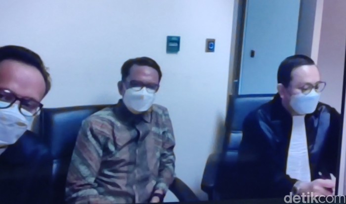 Nurdin Abdullah menghadiri sidang secara virtual. (Hermawan/detikcom)