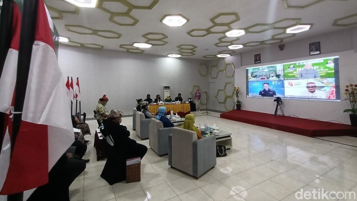 Pemkot Probolinggo menggelar acara Ngobrol Penuh Ispirasi (NGOPI). Acara virtual tersebut turut menghadirkan Menteri Pariwisata dan Ekonomi Kreatif (Menparekraf), Sandiaga Uno.