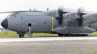 Penampakan pesawat militer Belgia yang akan diberangkatkan ke Afghanistan untuk melakukan evakuasi.  