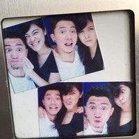 Begini potret Ananda Omesh dan wanita yang kini telah menjadi istrinya, Dian Ayu Lestari saat melakukan photobox. Keduanya sudah tampak kompak dan mesra sejak pacaran hingga saat ini menjadi pasangan suami istri ya.. Foto: Instagram