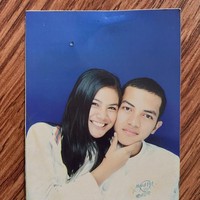 Tak kalah kompak, begini hasil photobox Indah Indriana dan Diaz Adritya. Indah dan Diaz sendiri baru melangsungkan pernikahan pada Juli 2021. Walaupun demikian, keduanya ternyata sudah saling mengenal sejak SMP. Foto: Instagram