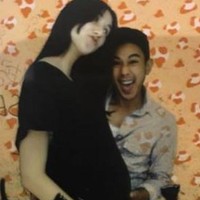 Kalau yang satu ini hasil photobox milik Fandy Christian dan Dahlia Poland. Keduanya tampak berpose saat Dahlia tengah hamil. Baby bump di perut Dahlia pun tampak jelas terlihat. Foto: Instagram