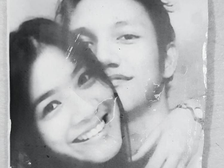10 Potret Jadul Pasangan Artis saat Photobox, Kompak dan Romantis Abis!