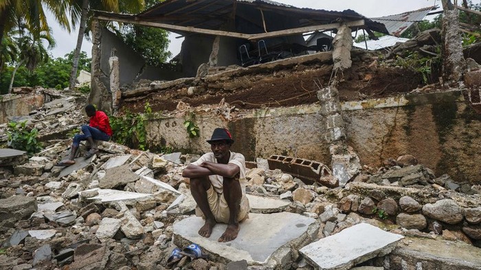 Potret Haiti Porak-poranda Imbas Gempa yang Tewaskan Ribuan Warga Haiti porak-poranda usai diguncang gempa berkekuatan M 7,2. Jumlah korban tewas akibat bencana itu dilaporkan mencapai 1.941 orang.