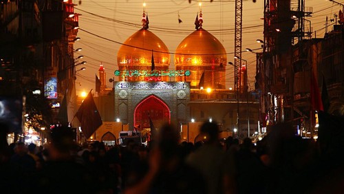 Sejumlah Muslim Irak mendatangi tempat-tempat suci yang ada di Irak. Mereka datang untuk merayakan Muharram.