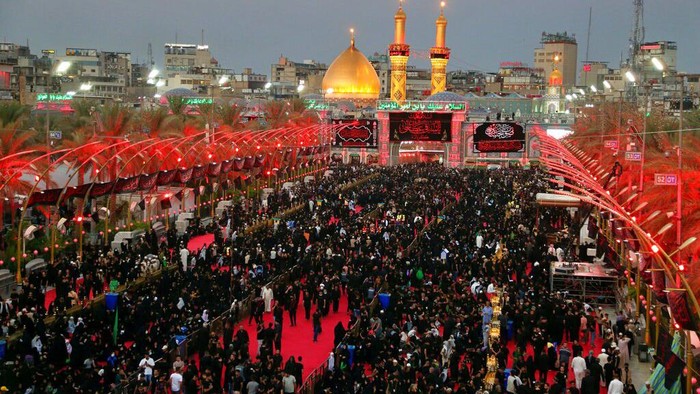 Potret Muslim Syiah Ramai-ramai Rayakan Bulan Muharram di Irak Sejumlah Muslim Irak mendatangi tempat-tempat suci yang ada di Irak. Mereka datang untuk merayakan Muharram.