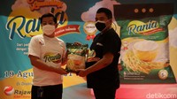 Kehadiran beras Rania juga bentuk dukungan klaster pangan BUMN terhadap kesejahteraan petani. BUMN klaster pangan saat ini sudah menjadi pembeli tetap produksi petani. Dengan begitu, BUMN klaster pangan tetap menjaga harga jual petani meski tengah anjlok.