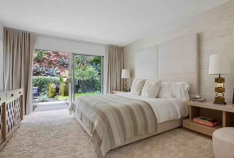 Rumah baru pendiri WhatsApp