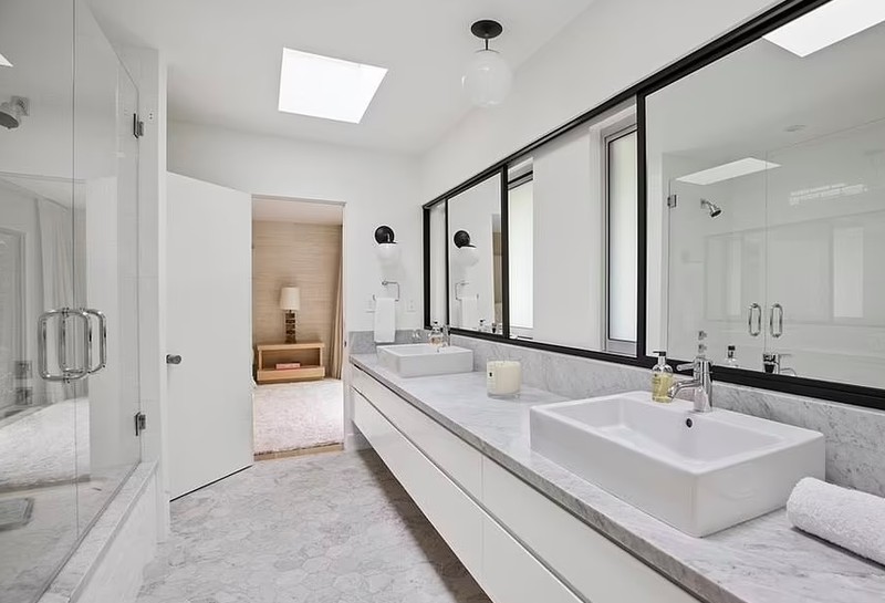 Rumah baru pendiri WhatsApp