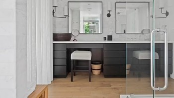 Sepertinya sesudah resign dari WhatsApp, kegemaran Jan Koum adalah membeli properti. Mudah saja ia mendapatkan rumah semewah apapun karena Koum termasuk orang terkaya dunia, hartanya menurut Forbes di kisaran USD 10 miliar. Foto: Daily Mail