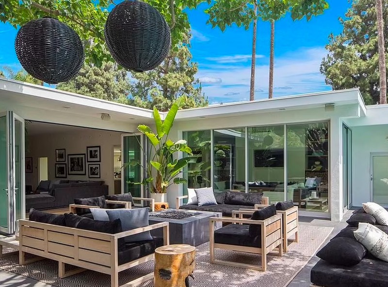 Rumah baru pendiri WhatsApp