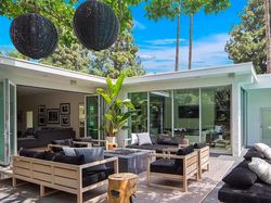 Rumah Baru Pendiri WhatsApp Mewahnya Nggak Ketulungan