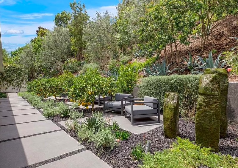 Rumah baru pendiri WhatsApp