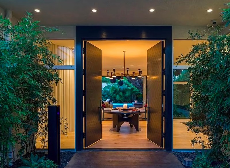 Rumah baru pendiri WhatsApp