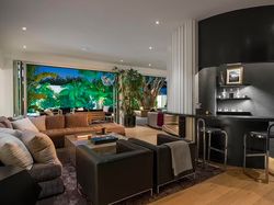 Rumah Baru Pendiri WhatsApp Mewahnya Nggak Ketulungan