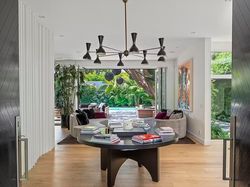 Rumah Baru Pendiri WhatsApp Mewahnya Nggak Ketulungan