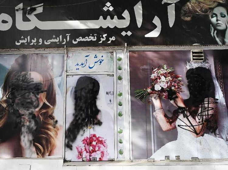 Taliban Berkuasa, 6 Foto Ini Bukti Gambar Wanita Tanpa Hijab Kini Terlarang