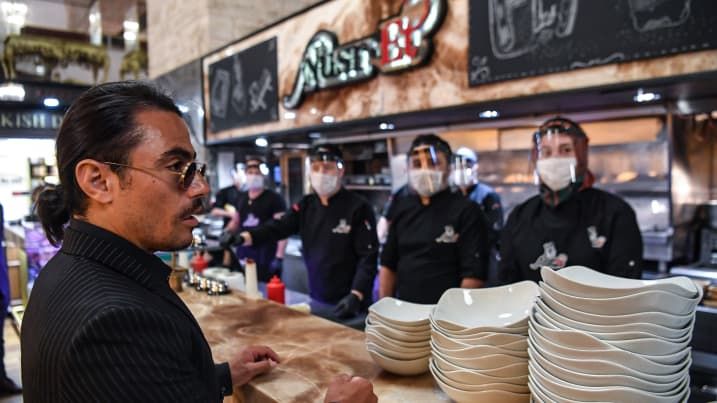 Salt Bae Dituntut Pegawainya Gegara Tak Bayar Uang Lembur