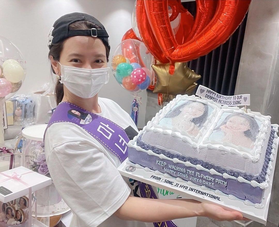 Song Ji-Hyo Rayakan Ulang Tahun ke-40, Pamer 20 Kue Tart Sekaligus!