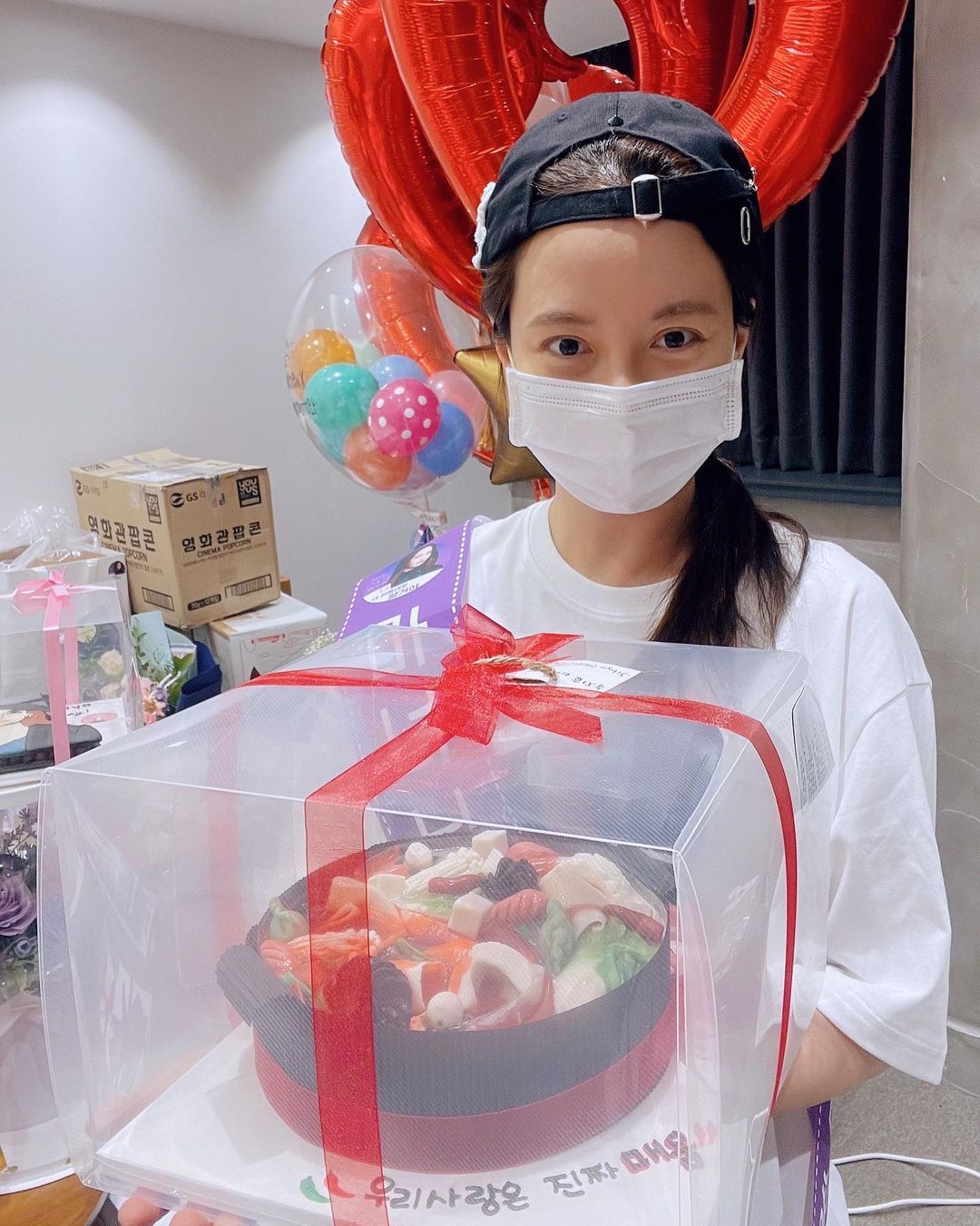Song Ji-Hyo Rayakan Ulang Tahun ke-40, Pamer 20 Kue Tart Sekaligus!