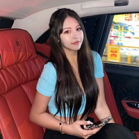 Menurut sumber, aktor 59 tahun itu dikabarkan tertarik dengan Ukei setelah bertemu di sebuah pesta pada Juni. Sumber menambahkan bahwa keduanya sudah pernah pergi berkencan beberapa kali. Keduanya bahkan pergi berlayar dengan yacht. Foto: dok instagram