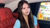 Ukei juga diberi pelayanan yang sangat istimewa oleh Stephen Chow mulai dari dijemput dengan mobil pribadi, makan bareng, hingga minum-minum bersama. Foto: dok instagram