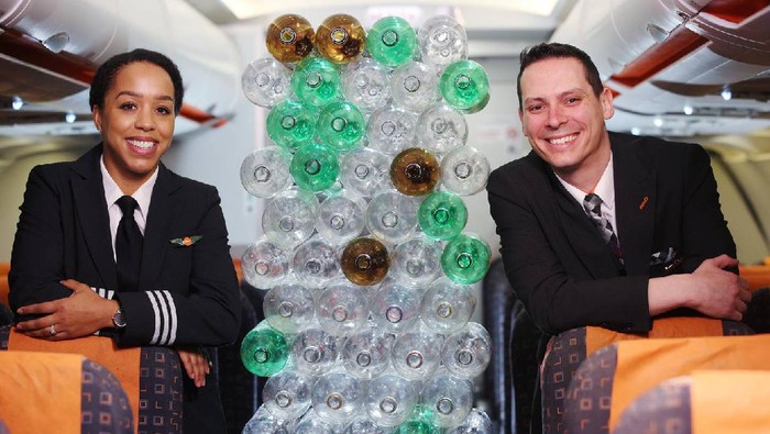 Unik, Maskapai Ini Punya Seragam dari Botol Plastik