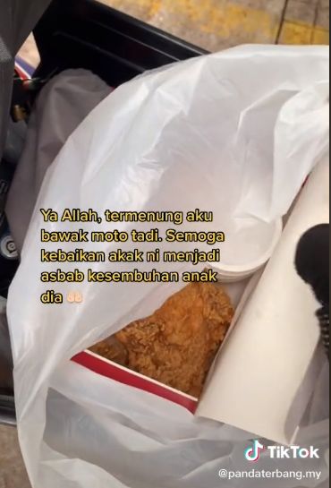 Wanita Traktir Kurir Makanan Ayam Goreng KFC