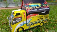 Setiap harinya puluhan sampai ratusan mainan miniatur truk oleng berhasil dibuat.