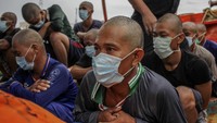 Tidak hanya itu, kedua kapal tersebut diduga mengoperasikan alat tangkap trawl yang ditarik dengan dua kapal (pair trawl). Kedua kapal itu sebelumnya telah diawasi aparat melalui Kapal Pengawas Perikanan Hiu 11, Hiu Macan Tutul 02 dan Orca 03. 