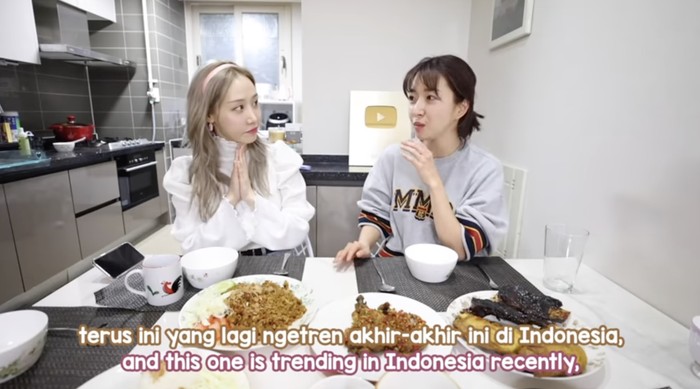5 Momen Sunny Dahye Cicip Makanan Indonesia Bareng Orang Korea 5 Momen Sunny Dahye Cicip Makanan Indonesia Bareng Orang Korea